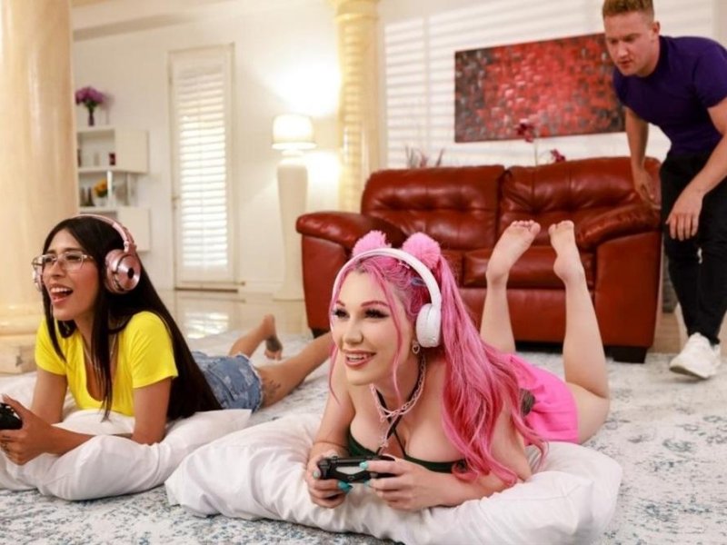Lily Lou - Hot Gamer Craves Freeuse Anal