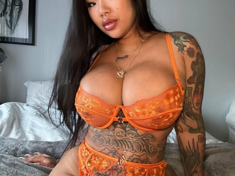 Connie Perignon - Onlyfans Pictures