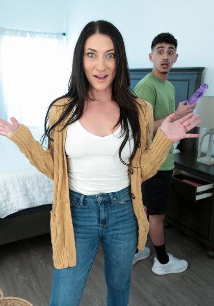 Whitney Oc - I Found My Stepmoms Sex Toys FullHD 1080p/HD 720p