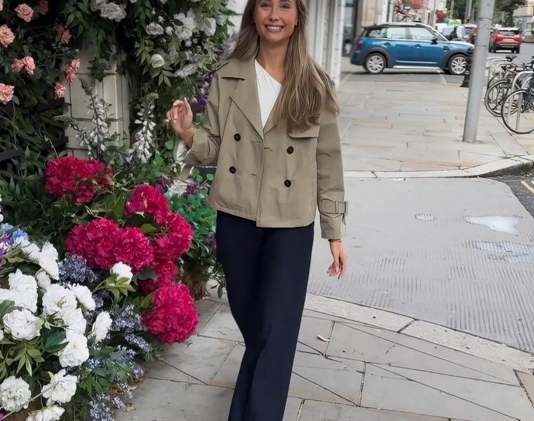 Lillian Phillips - Lily Lights Up London FullHD 1920p
