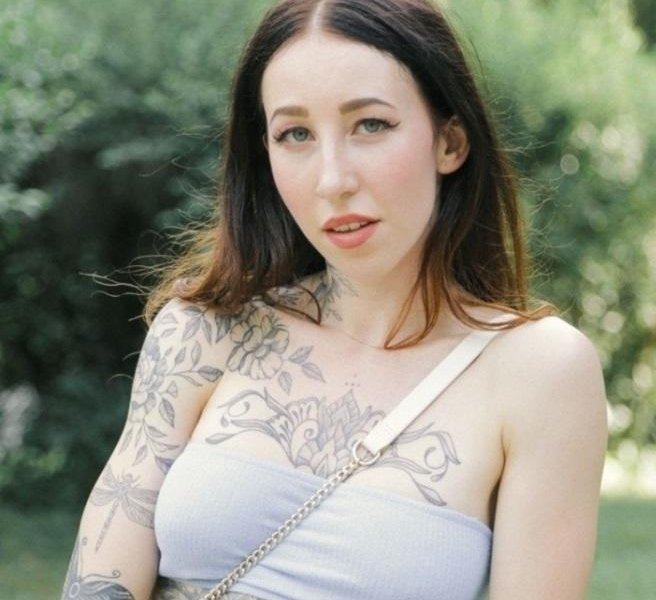 Esluna - A Blowjob for a Free Tattoo SD/720p/1080p