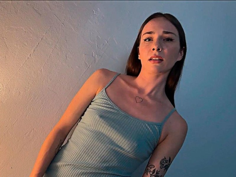 Tess Thompson - The Sneaky Roommate FullHD 1080p