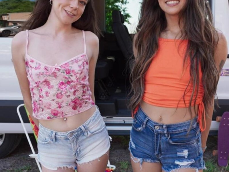 Sofie Reyez, Selena Love - Don't Come A-Knockin! FullHD 1080p/HD 720p