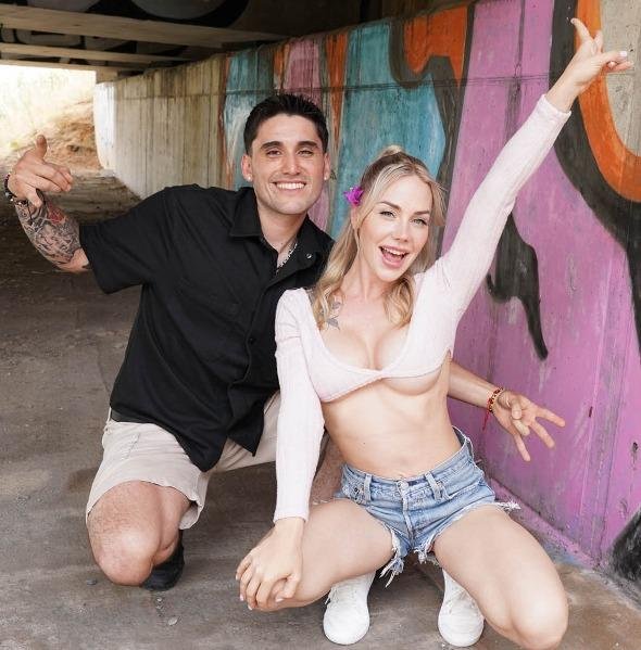 Angie Lynx - Angie Loves Public Anal 4K 2160p/FullHD 1080p