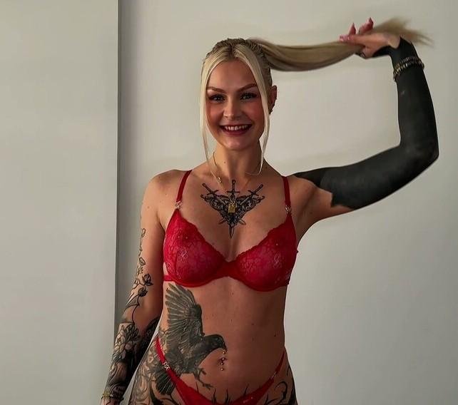 Filoufitt, Henriette - Henriette from Germany came to play and take on my huge cock FullHD 1080p