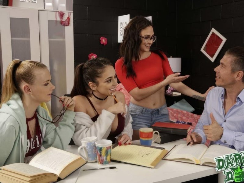 Hannah Hays, Alex More, Ashly Anderson - Fuck Mid Terms FullHD 1080p