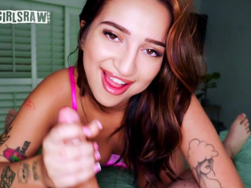 Kiana Kumani - Horny GF Can't Wait FullHD 1080p