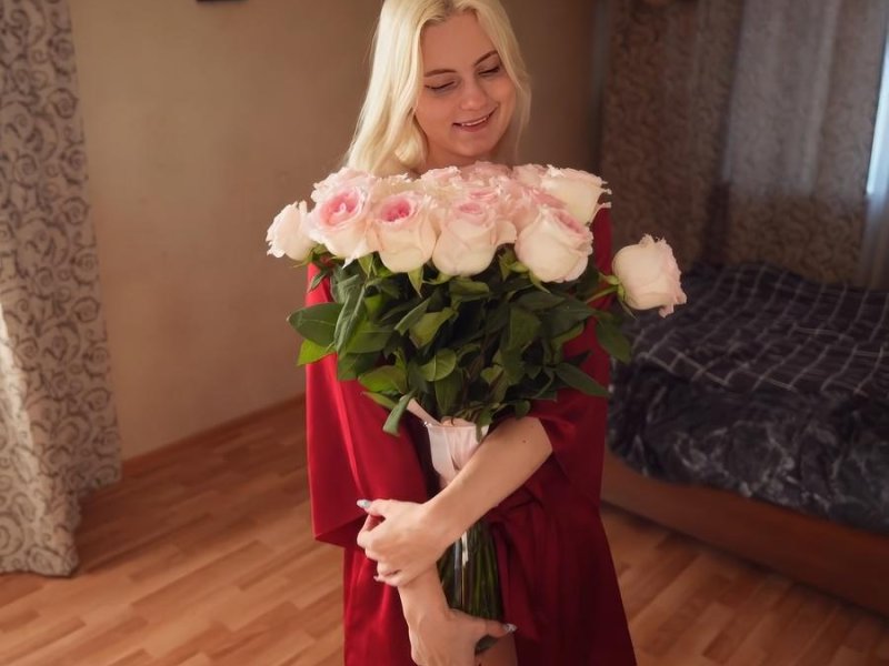 MiYukee - I Paid The Courier With My Pussy FullHD 1080p