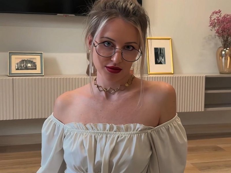 Mila Lioness - I Found Out That My Stepmom Fucked My Friend. Lets Get Laid And You Wont Tell Anyone FullHD 1080p