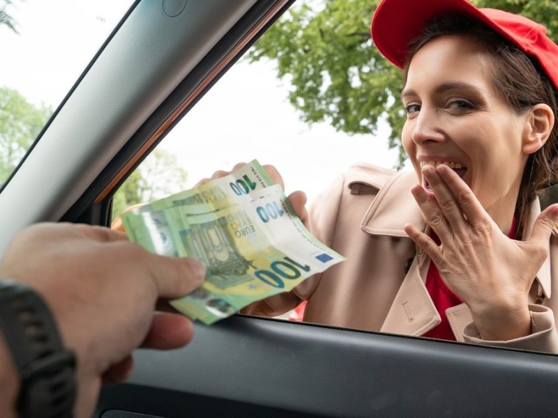 Public Agent - Mia Moone [1080p]