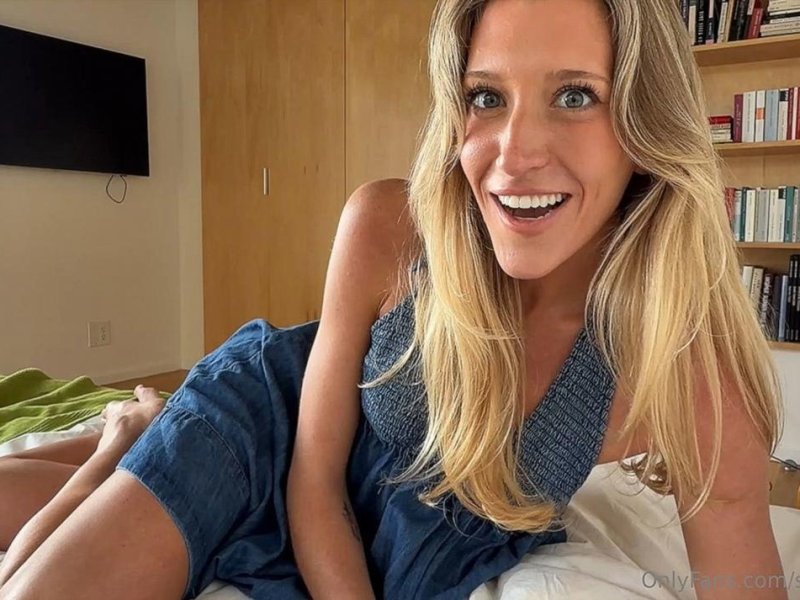 Addison Vodka - Sister's Best Friend Wants Sex FullHD 1080p