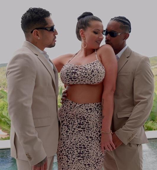 Jolee Love - Milf Cachonda Se Folla A Sus Seguridad Mientras Su Marido Esta De Viaje. Anal DP FullHD 1080p/HD 720p