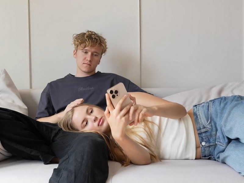 Mira David - Stop Scrolling - Let's Fuck! FullHD 1080p