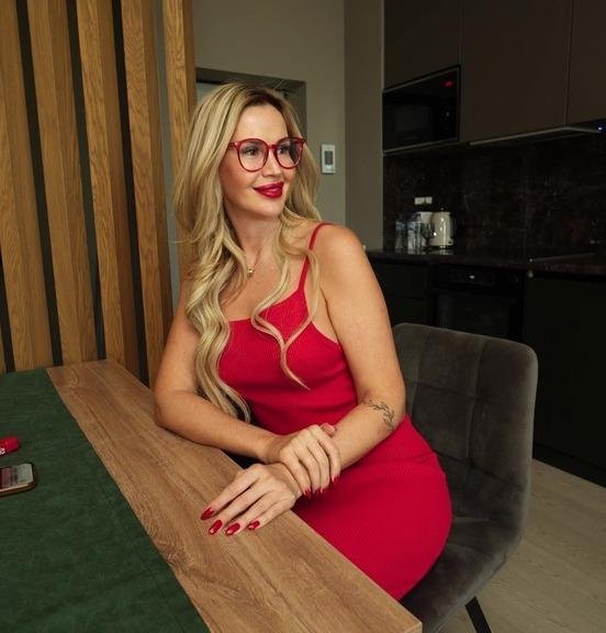 Mur Amoore - Horny Stepmom Trying To Check Stepson's Dick! Result Makes Her Getting An Orgasm! FullHD 1080p/HD 720p