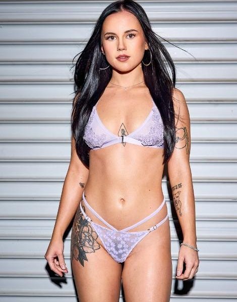 Iris Leon - Anal-Obsessed Bombshell Gapes Wide Open 4k 2160p/FullHD 1080p/HD 720p