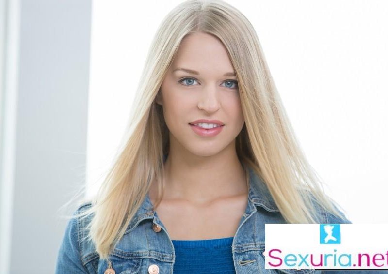 Lacey Johnson - Perfect Blonde Girl Squirts on Big Black Cock - 1080p