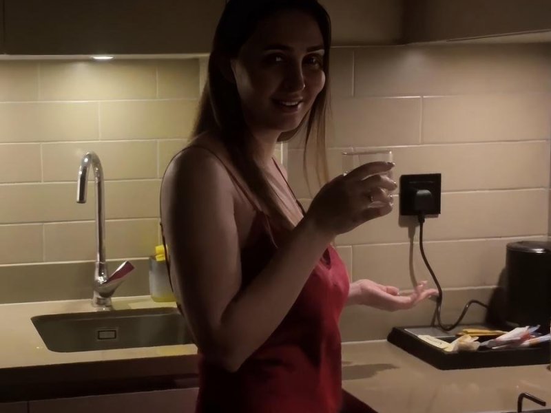 Alina Rai - Friends Sexy Mom Said If You Re Still Awake My Door Open FullHD 1080p