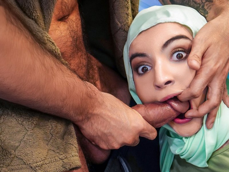 Hijab Hookup - Julia James [1080p/4K]