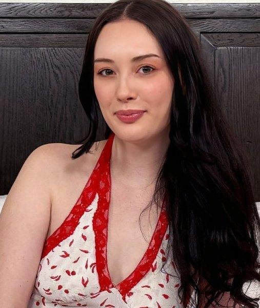 Luci Starr - Sexy Brunette's First Time FullHD 1080p