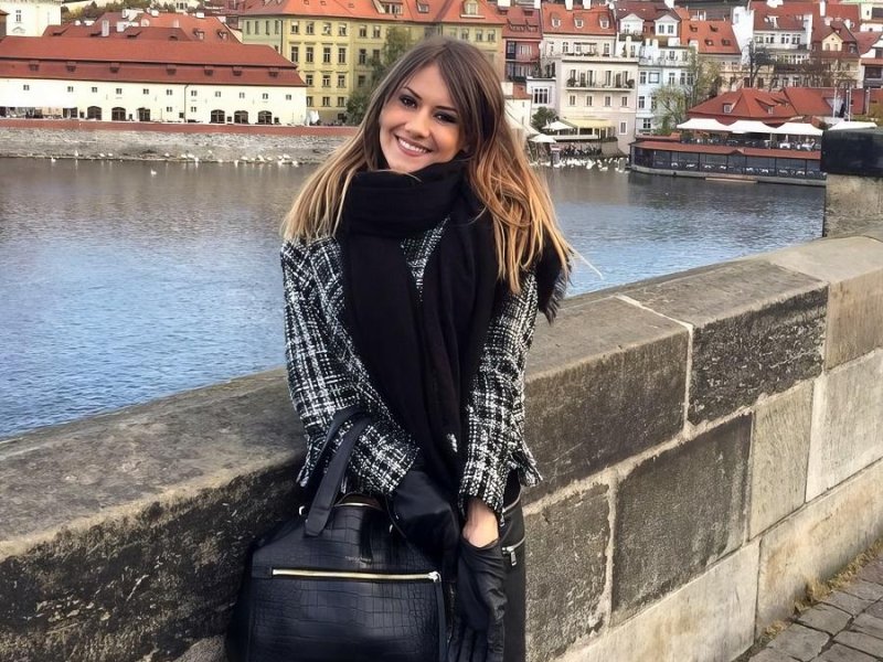 Mina Sauvage - Hard - Prague Discovery With 4 Men FullHD 1080p