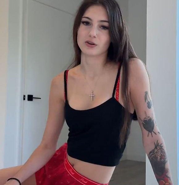 Sophie Tyler - Netflix and Chill with My Hot Stepsister FullHD 1080p