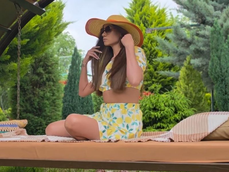 NastyStuf Girl - Suburban Park Sex On a Sunny Day While Birds Sing FullHD 1080p