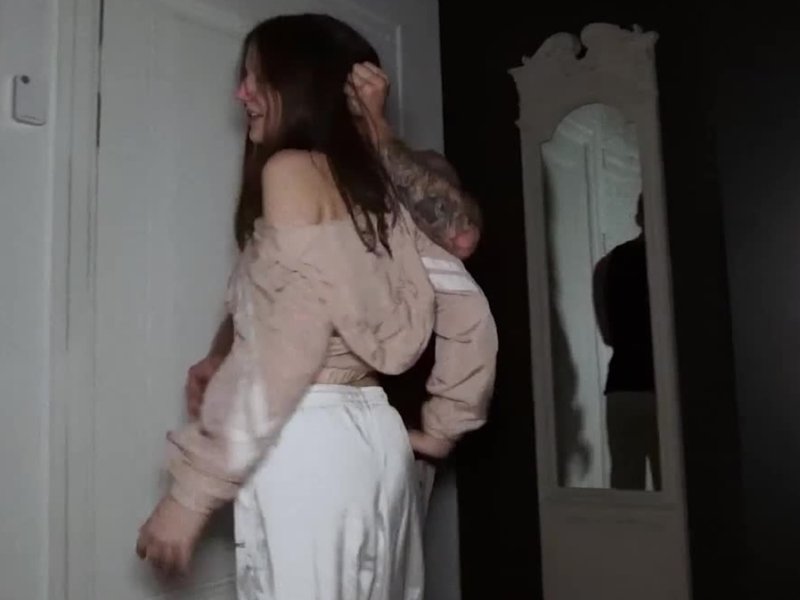 Broken Sluts - Margo Von Teese [1080p]