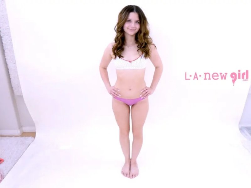 LA New Girl - Carly Kiss [1080p]