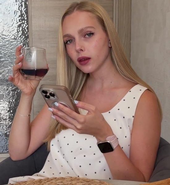 Arisha Mills - My Stepsister Took My Virginity. One Sex and I Stop Jerking off to Her Photos 4K 2160p