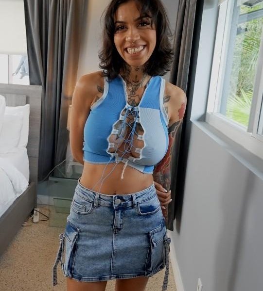 Ravyn Alexa, Nade Nasty - Prankster Roommate Loves Anal FullHD 1080p