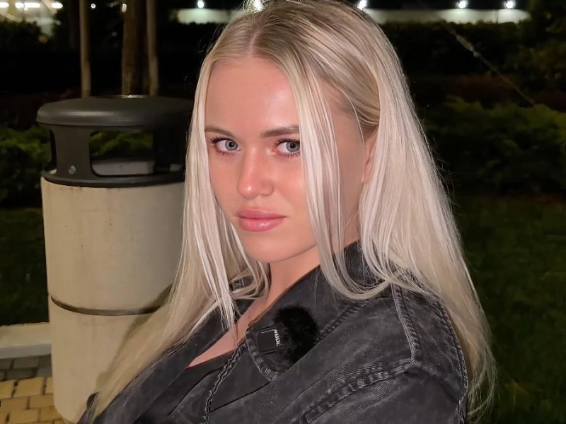 Barbie AngeL - I Fucked My Stepsister But Was Waiting For An Escort FullHD 1080p