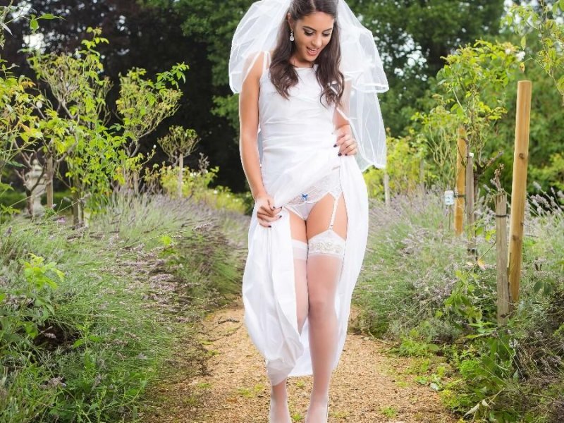 Carolina Abril, Leigh Darby - Milf Teaches Newlyweds FullHD 1080p